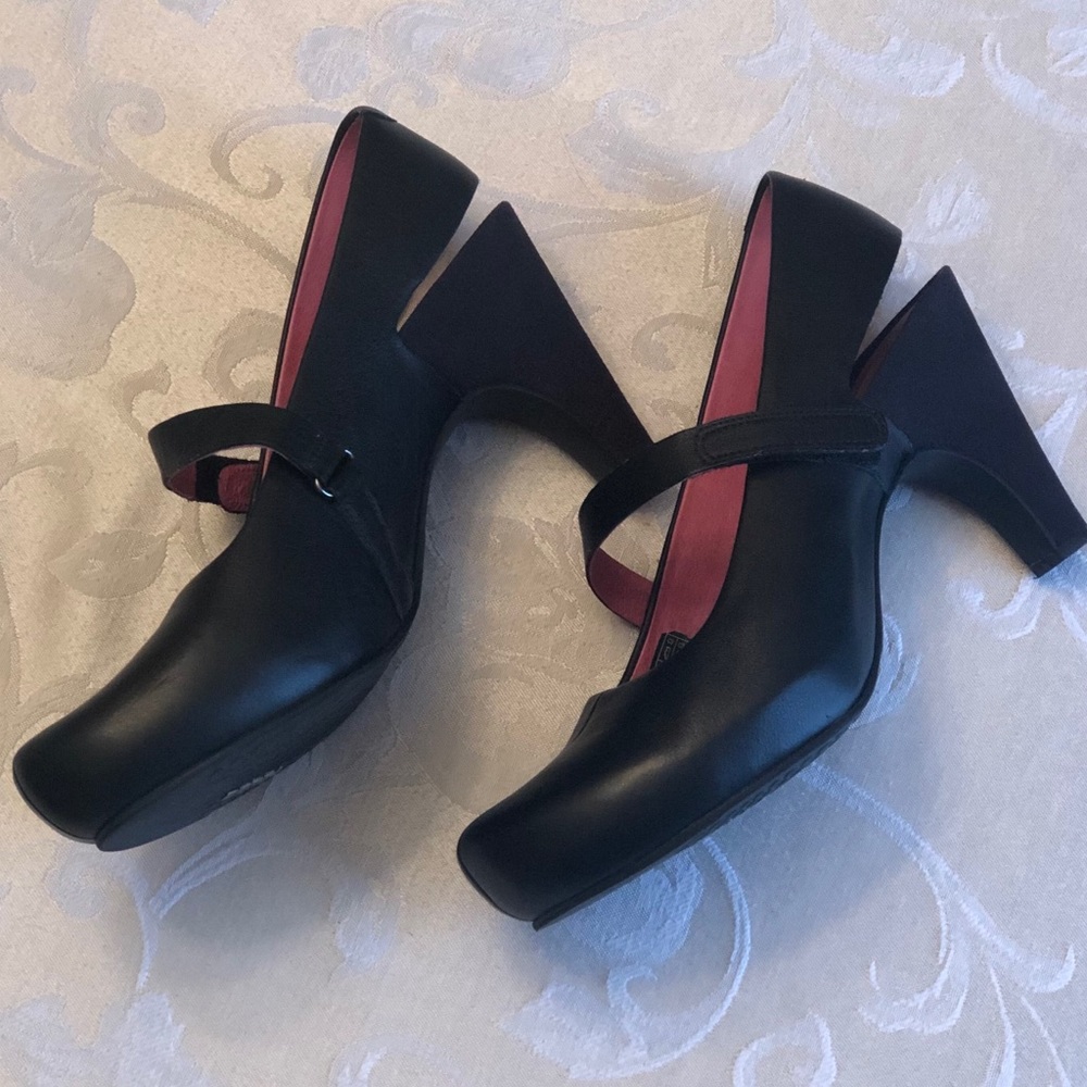 Mint condition Tsubo heels. 8.5.